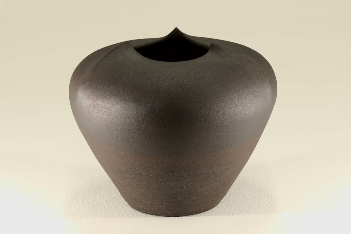 Spherical Vase 3 Peaks