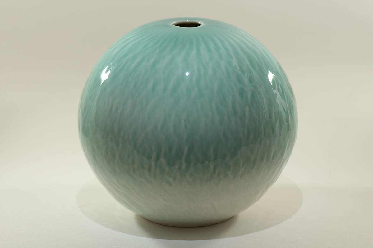 Spherical Vase Wind on Water